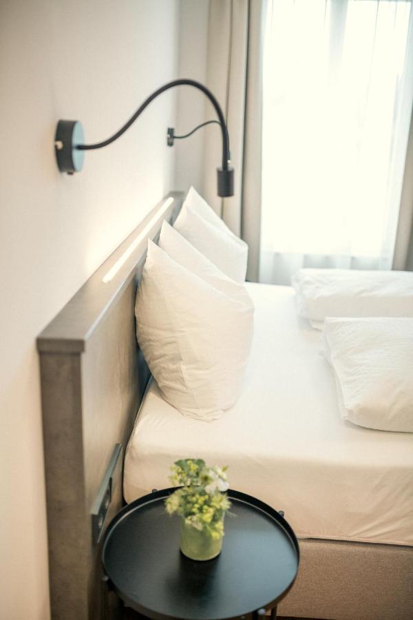 Das Hoelderlein - Altstadthotel 尼尔廷根 外观 照片